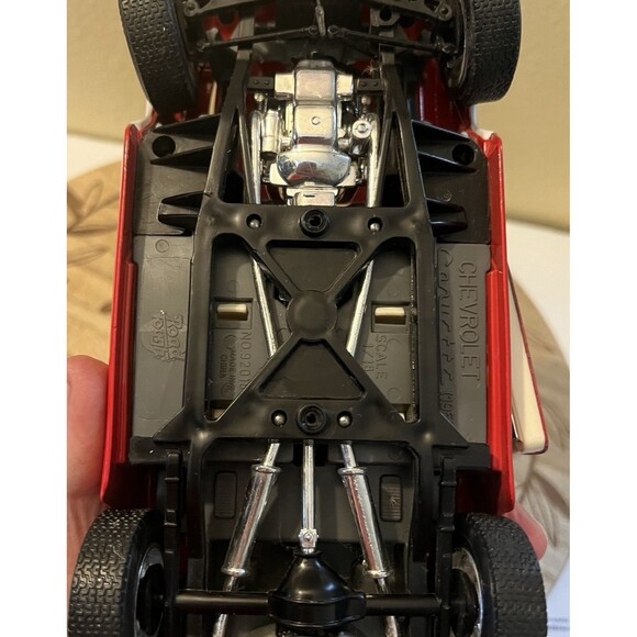 Road Tough 1957 Chevrolet Corvette Convertible Die Cast Metal 1:18 92018 - Picture 8 of 16